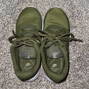 Green Nike Tanjun’s size 6.5